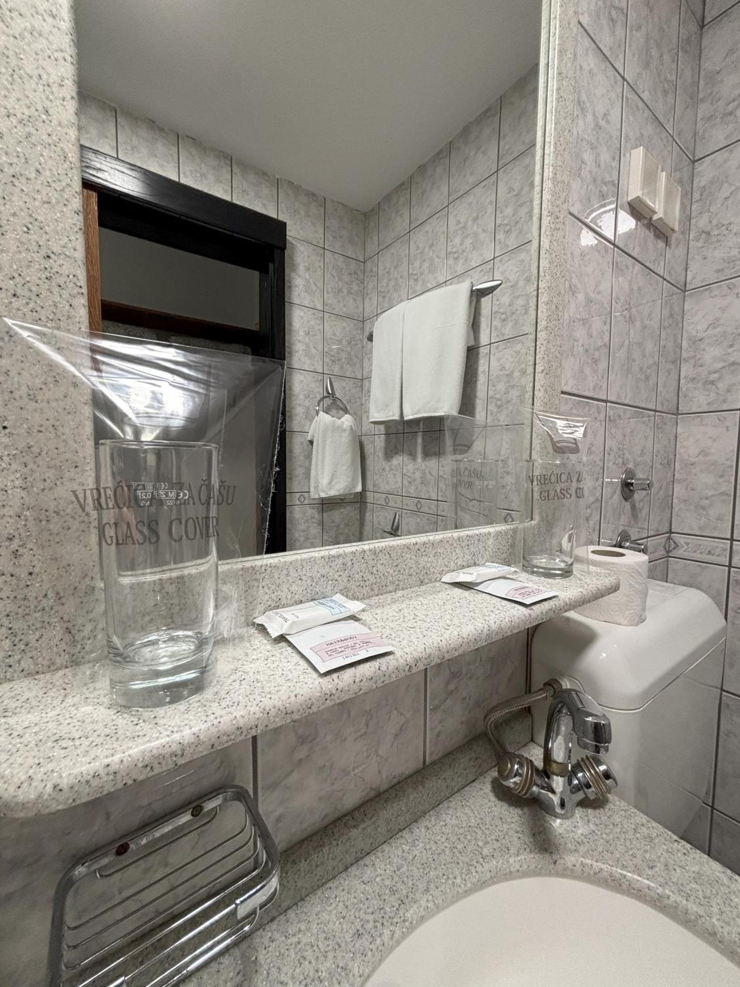 Nasice Hotel Park מראה חיצוני תמונה