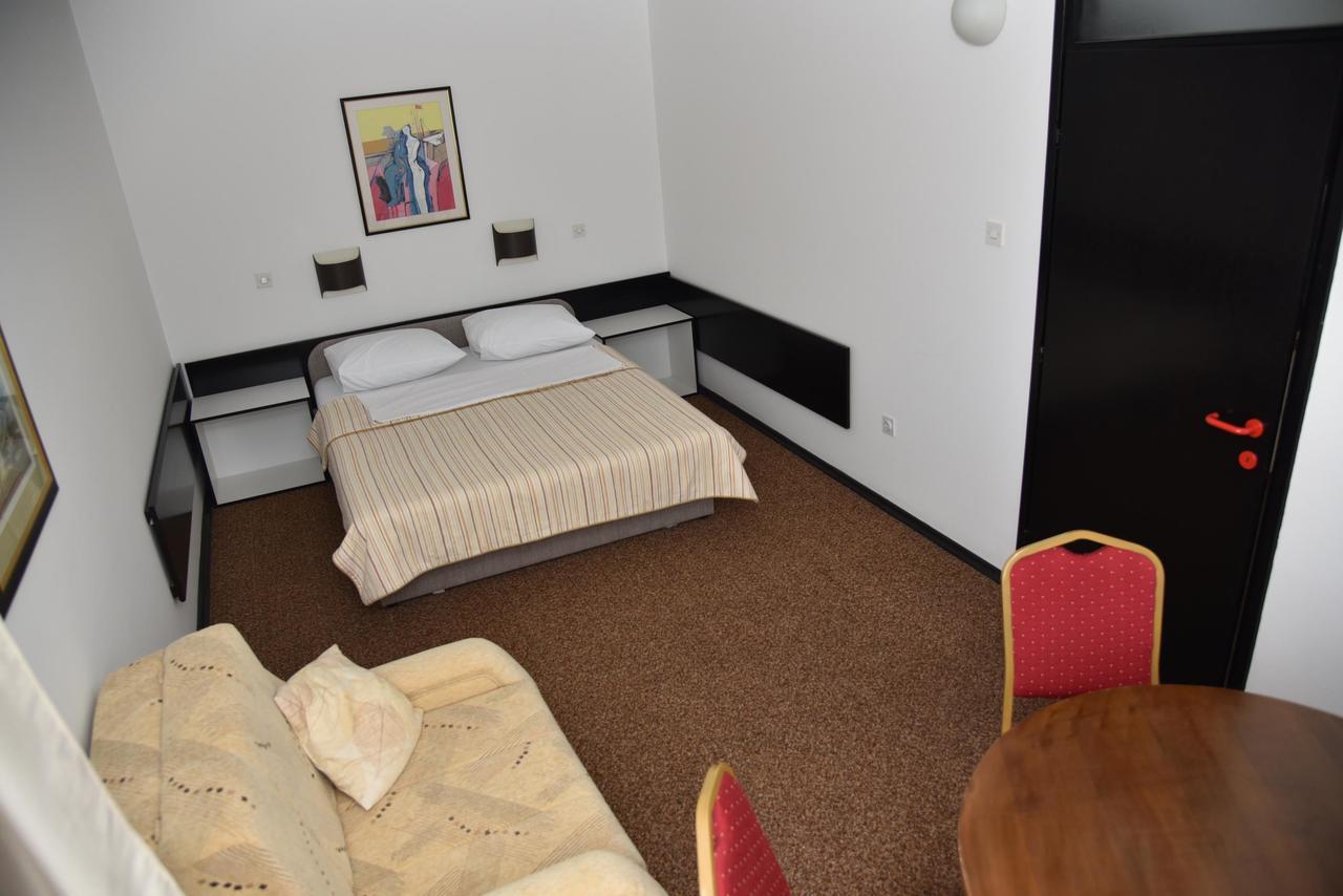 Nasice Hotel Park מראה חיצוני תמונה