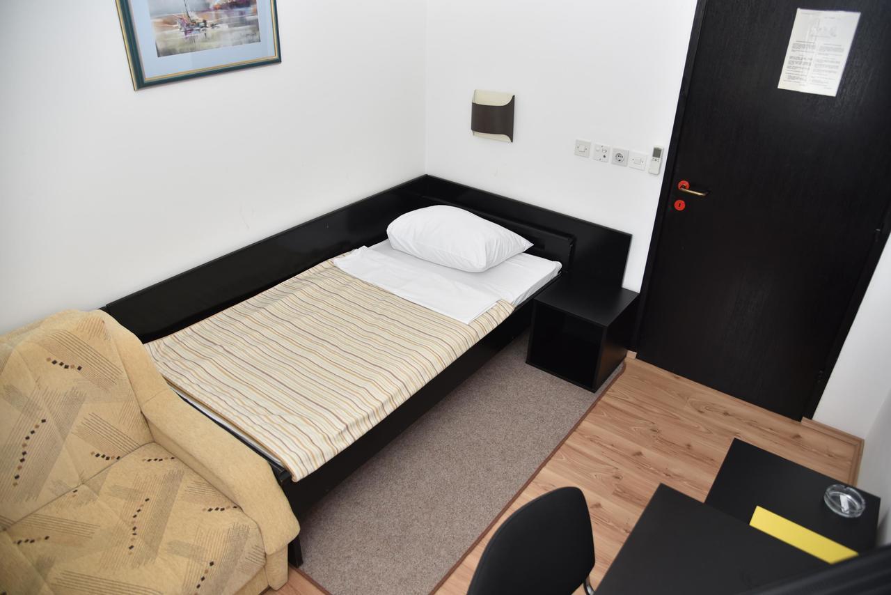 Nasice Hotel Park מראה חיצוני תמונה