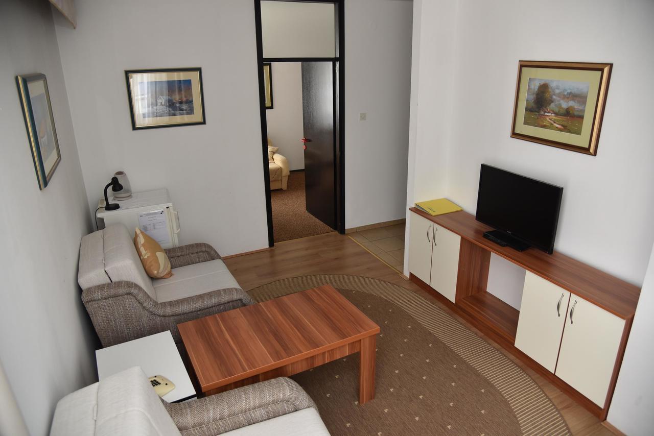 Nasice Hotel Park מראה חיצוני תמונה