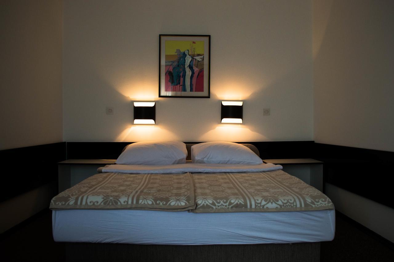 Nasice Hotel Park מראה חיצוני תמונה