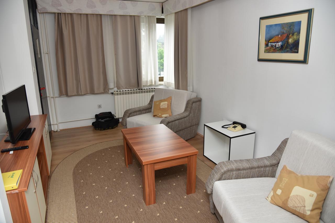Nasice Hotel Park מראה חיצוני תמונה